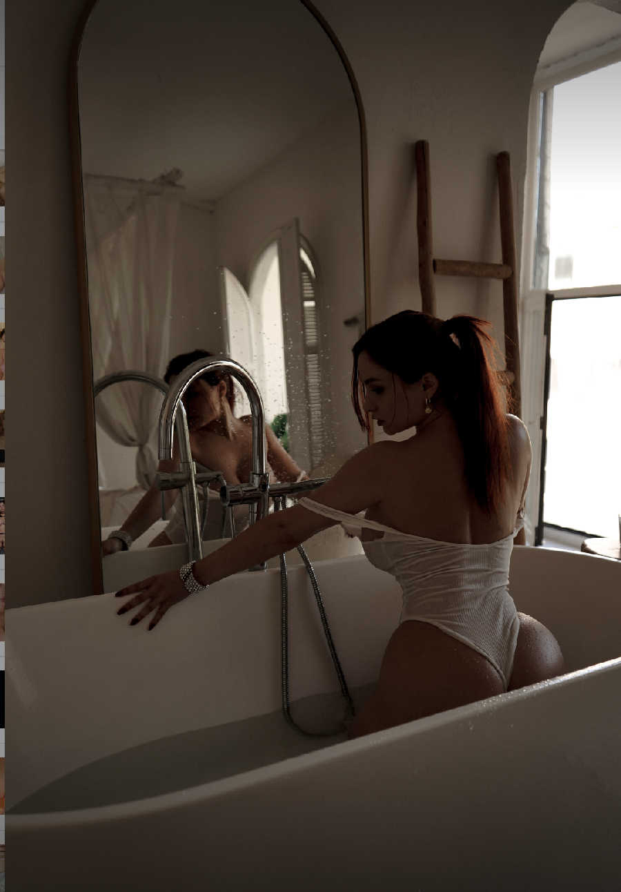 A playful frame from Miranda Faith nude — online in Cano