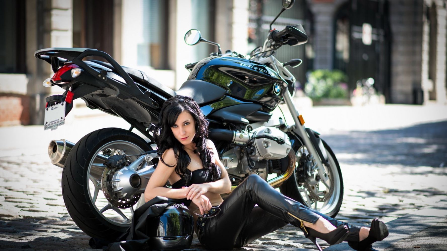 European women on bikes in Cano