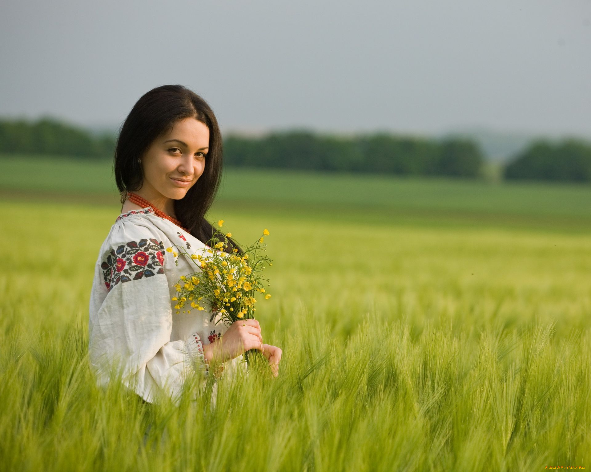 Women in Slavic costumes in Cano