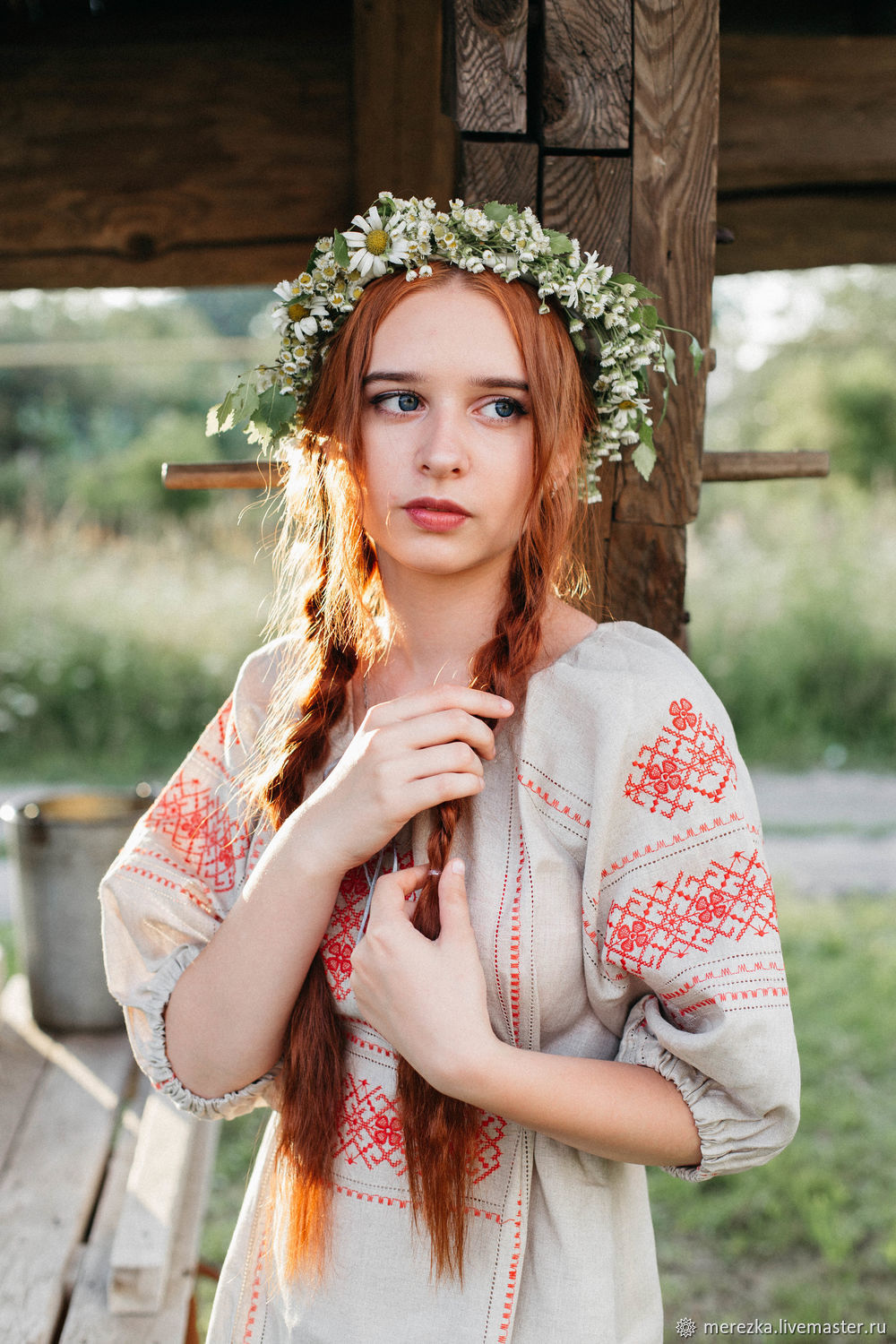 Girls in Slavic costumes in Cano
