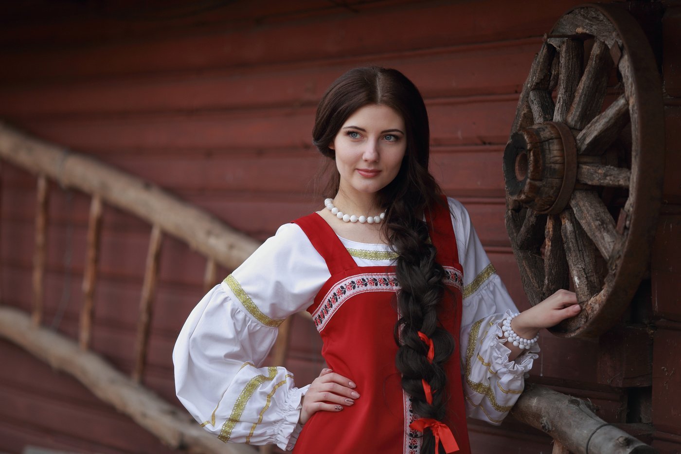 Girls in Slavic costumes in Cano