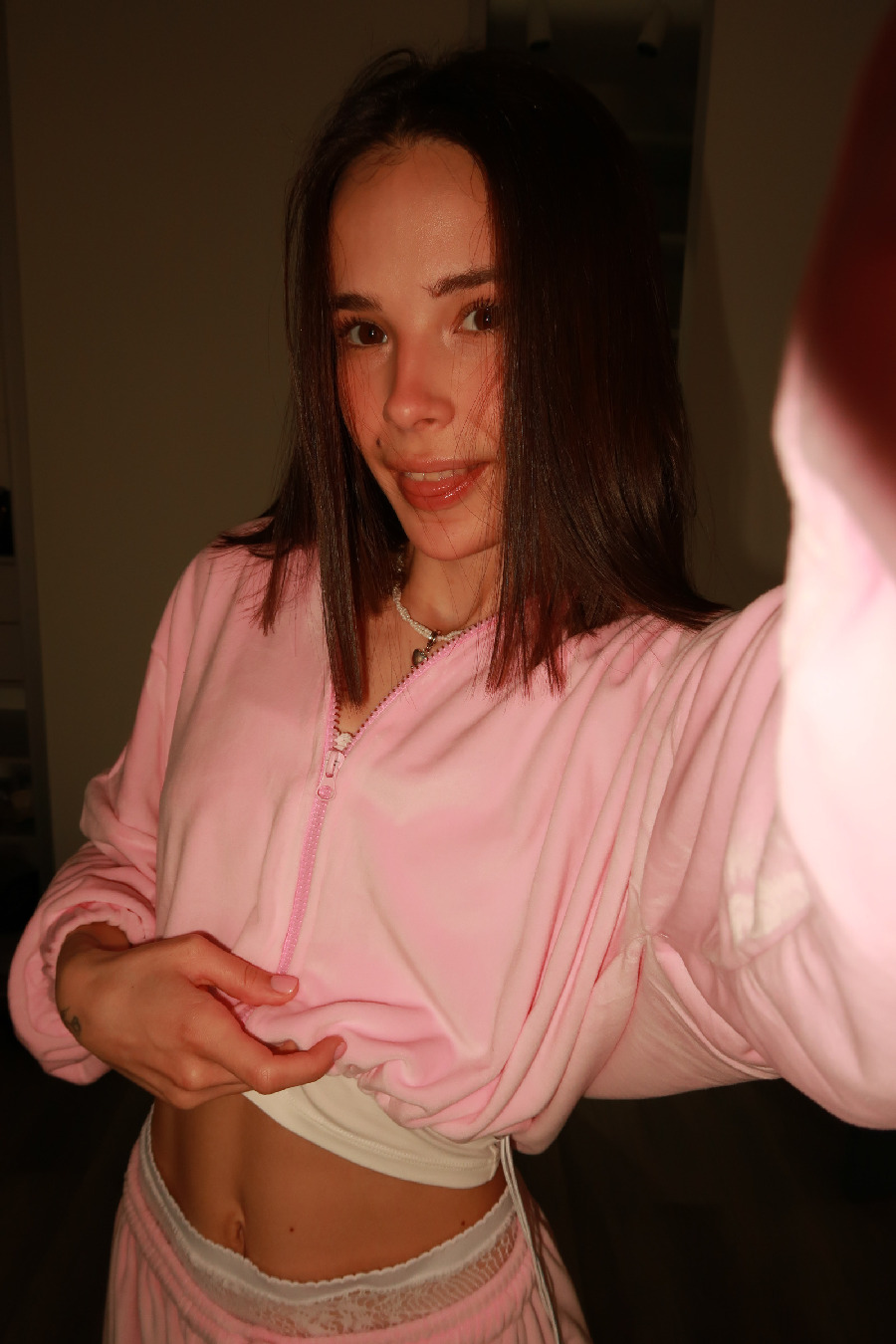 Tina brings the glow — live moments in Cano