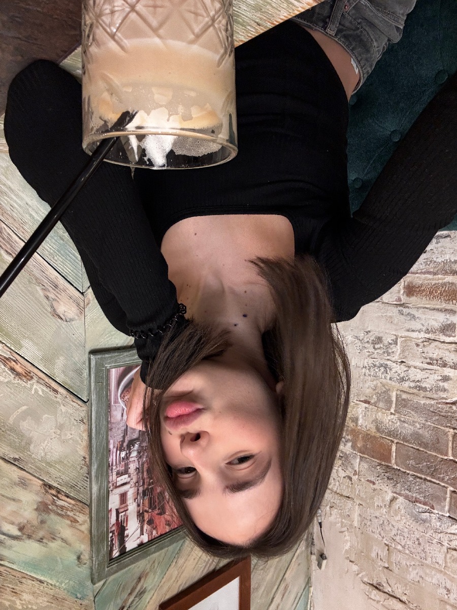 Fresh photos, fresh mood — Tina online in Cano